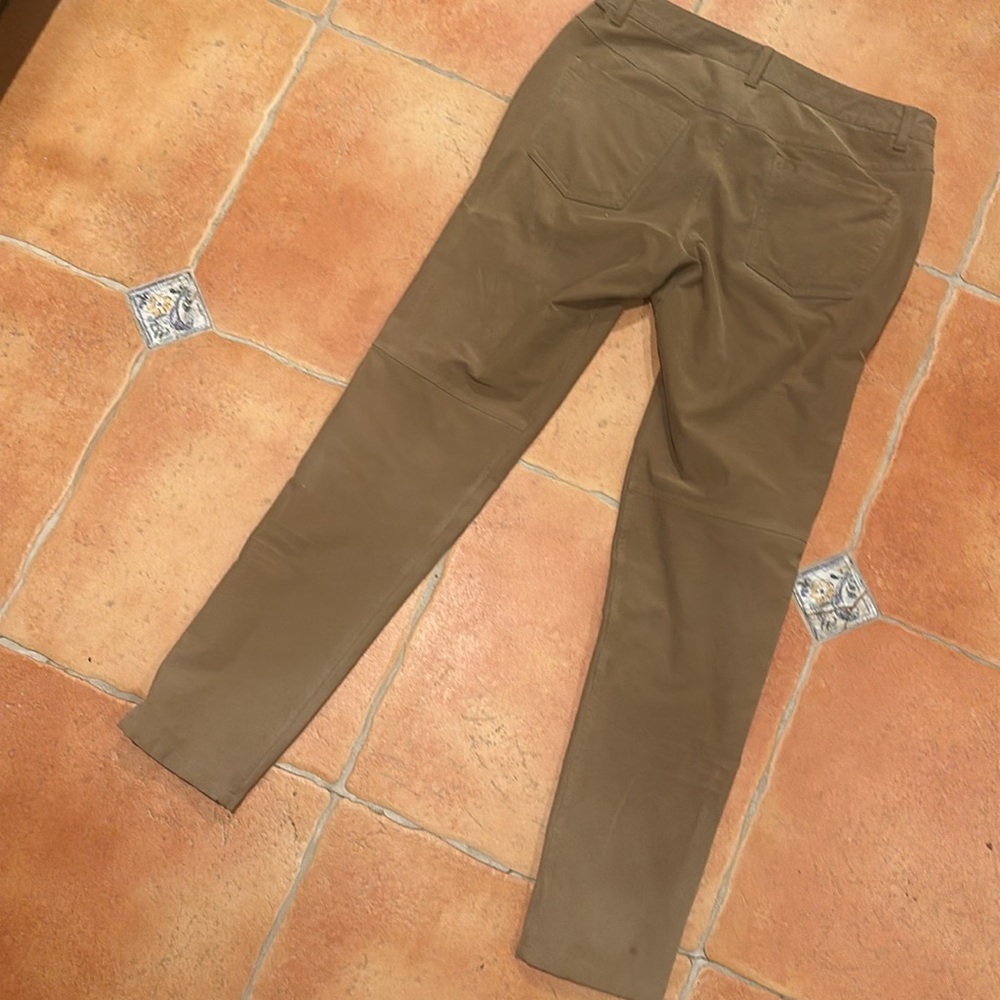 Lululemon Chino.. 33x32